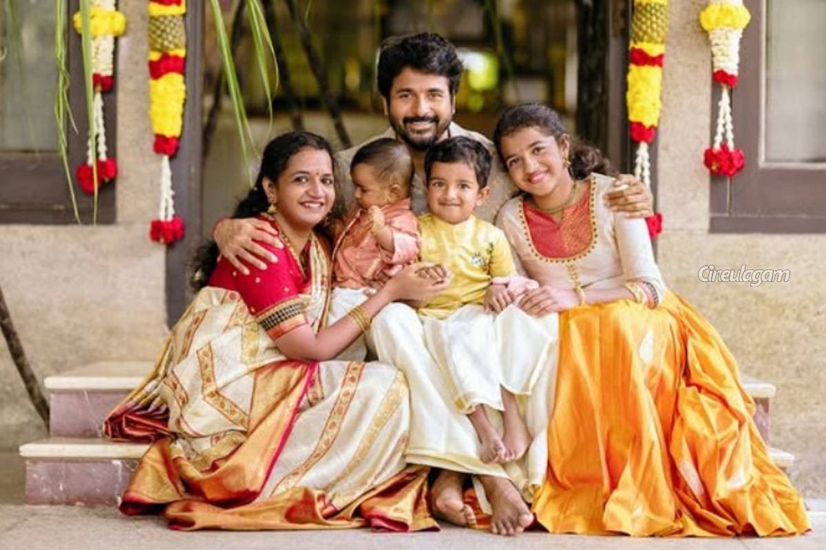 குடும்பத்துடன் வெளிநாட்டிற்கு சுற்றுலா சென்றுள்ள நடிகர் சிவகார்த்திகேயன்... எங்கே பாருங்க போட்டோஸ் | Sivakarthikeyan Vacation With Family Photo Viral