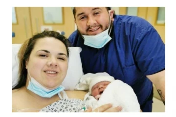 பிரிட்டனில் 2 அடி உயரத்தில் பிறந்த குழந்தை!