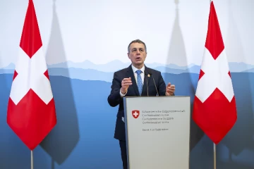 ஆல்கஹால், கடல் உணவுகளுக்கு தடை: ரஷ்யா மீது சுவிஸ் புதிய தடைகள் அறிவிப்பு