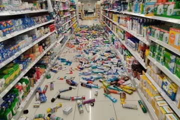 கிரீஸில் திடீர் நிலநடுக்கத்தால் சுனாமி எச்சரிக்கை!