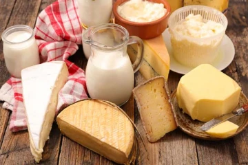 பாலுடன் இந்த உணவுகளை சேர்த்து சாப்பிடவே கூடாதாம்: ஏன் தெரியுமா?