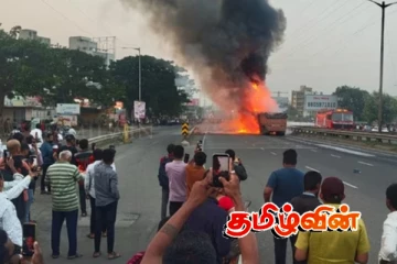 இந்தியாவில் பயங்கர விபத்து.. பற்றி எரிந்த லொறிகளுக்குள் சிக்கிய கார்!