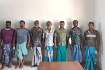 நெடுந்தீவில் கைதான இந்திய கடற்றொழிலாளர்களில் இரு இலங்கையர்கள்