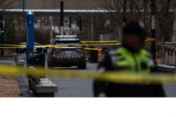 டொரண்டோவில் வாகனத்தை மோதச் செய்து 4 பேரை காயப்படுத்திய நபர் தப்பியோட்டம்