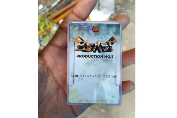 பீஸ்ட் படத்தின் ரிலீஸை உறுதி செய்யும் வகையில் வெளியான புகைப்படம்! | Beast Crew Id Card