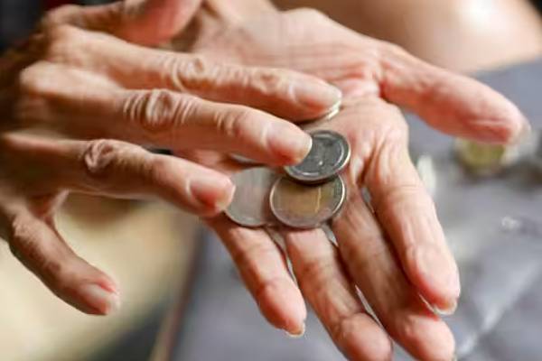 சாலையில் திடீரென உங்களுக்கு பணம் கிடைத்தால் அதிர்ஷ்டமா? துரதிஷ்டமா? | What Does It Mean If You Find Money On The Street சாலையில் திடீரென உங்களுக்கு பணம் கிடைத்தால் அதிர்ஷ்டமா? துரதிஷ்டமா? | What Does It Mean If You Find Money On The Street