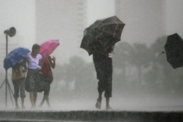 சீரற்ற காலநிலையால் 21 ஆயிரம் பேர் பாதிப்பு | 21000 People Affected By Inclement Weather சீரற்ற காலநிலையால் 21 ஆயிரம் பேர் பாதிப்பு | 21000 People Affected By Inclement Weather