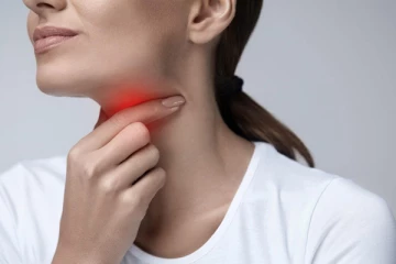 தொண்டை கரகரப்பா?  இதிலிருந்து விடுபட இதோ சூப்பரான எளிய வைத்தியம்