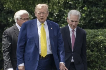 அமெரிக்க துாதர் பிரான்ஸ் அரசாங்க அதிகாரிகளை சந்திக்க தடை!