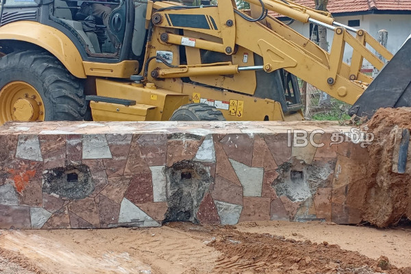 முள்ளியவளையில் விமான படையால் அமைக்கப்பட்ட தூண்கள் இடித்தழிப்பு! | Removed Pillars Airforce At Mulliyavalai முள்ளியவளையில் விமான படையால் அமைக்கப்பட்ட தூண்கள் இடித்தழிப்பு! | Removed Pillars Airforce At Mulliyavalai