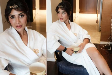 வெறும் டவலுடன் நடிகை சம்யுக்தா வெளியிட்ட புகைப்படங்கள்..