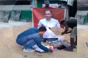 வியாழேந்திரனின் உருவப்படம் தாங்கிய கட்டவுட் தீ வைத்து எரிப்பு (Photos)