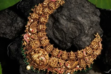 இப்படியே போனா எப்படி.. ஒரே ஏற்றத்தில் தங்கம் விலை - இன்றைய நிலவரம்!