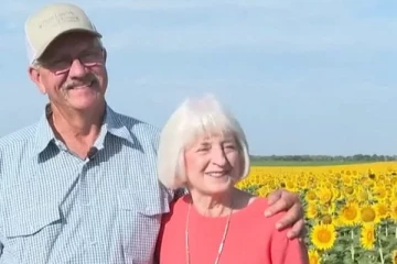 வாவ்... இப்படி ஒரு சர்ப்ரைஸா? - 50 வது திருமண நாளில் மனைவியை அசரவைத்த கணவர்!