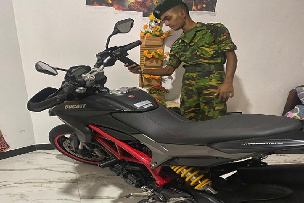 கடல் வழியாக கொண்டு வரப்பட்ட அதிசக்தி வாய்ந்த மோட்டார் சைக்கிள்கள் சிக்கின | Illegally Imported High Powered Motorcycles Seized