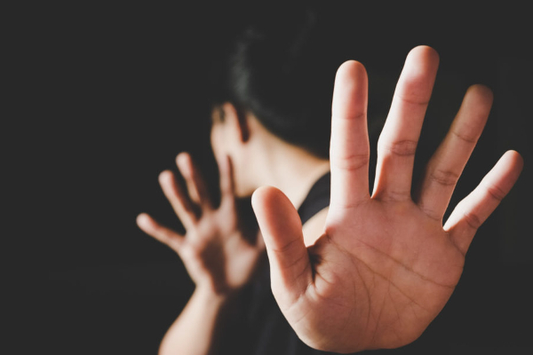 பாலியல் வன்கொடுமை.. அத்துமீறியவரை அறையில் பூட்டி வைத்த பெண்! | Locks Man Who Raped Her At Her House