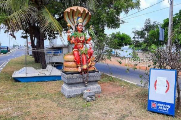 யாழ். நாகபூசணி அம்மன் சிலை காவலரணுக்கு மர்ம நபர்களால் நேர்ந்த நிலை! | Jaffna Nagapooshani Amman Statue Is Broken