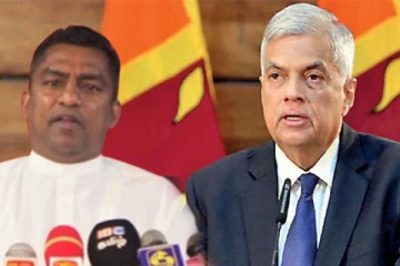 திஸ்ஸ குட்டியராச்சி தம்முடன் எடுத்து வந்த ரணிலின் புகைப்படம்!