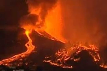 ලොව විශාලතම ගිනිකන්ද වසර 40ට පස්සේ පුපුරයි..