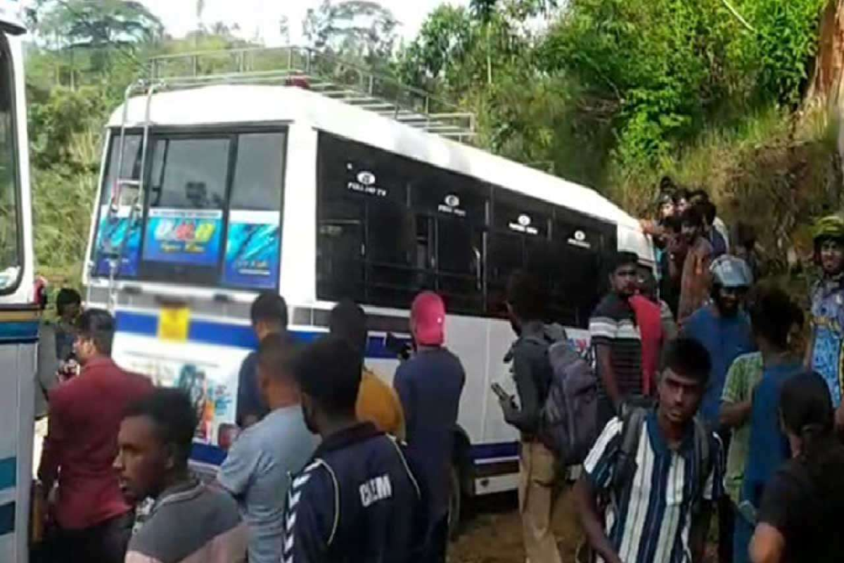 விபத்தில் சிக்கிய பேருந்து பாடசாலை பேருந்து ; 34 மாணவர்கள் காயம் | School Bus Accident Leaves 34 Students Injured