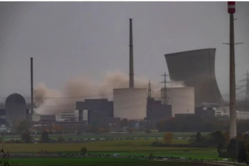 ஜேர்மனியில் இடித்துத் தரைமட்டமாக்கப்பட்ட இரண்டு அணு உலைக் கட்டிடங்கள்: வீடியோ