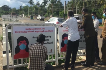 வவுனியாவில் கோவிட் தொடர்பான விழிப்புணர்வு பதாதைகள் நிறுவல்