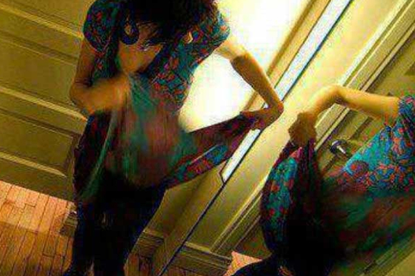 பெண்கள் ஆடை மாற்றும் அறையில் ரகசிய கமரா; உரிமையாளரின் மொபைலில் காணொளிகள்! | Cloth Shop Secret Camera In Women Changing Room பெண்கள் ஆடை மாற்றும் அறையில் ரகசிய கமரா; உரிமையாளரின் மொபைலில் காணொளிகள்! | Cloth Shop Secret Camera In Women Changing Room