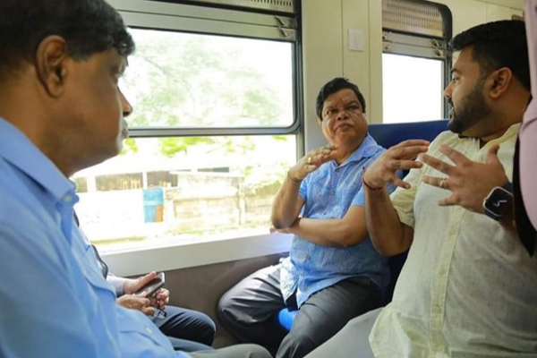 கொழும்பில் இருந்து யாழ் நோக்கி பயணித்த விசேட ரயில்! | A Special Train Traveled From Colombo To Jaffna