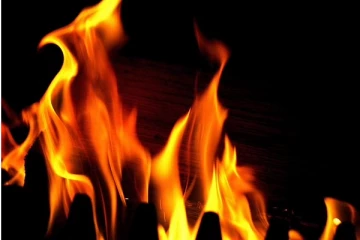 குடிசைப் பகுதிகளில் பற்றி எரிந்த தீ... 9 சிறுவர்கள் பலியான பரிதாபம்