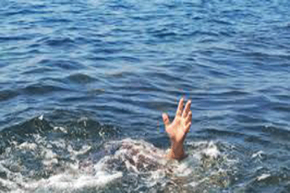 கடலில் நீராடிய பல்கலைக்கழக மாணவனை காணவில்லை : தேடுதல் முமமுரம் | University Student Disappears Into The Sea கடலில் நீராடிய பல்கலைக்கழக மாணவனை காணவில்லை : தேடுதல் முமமுரம் | University Student Disappears Into The Sea