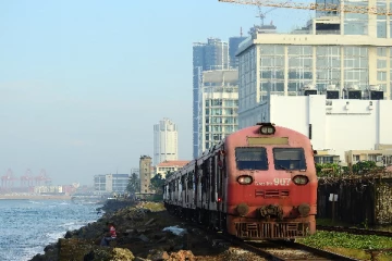 18 வயது இளம் பெண் பரிதாப உயிரிழப்பு; இளைஞன் வைத்தியசாலையில்