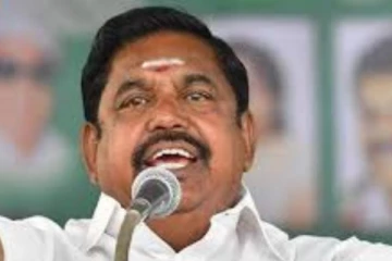 முதல்வரை வரவேற்கும் கூட்டத்தில் துப்பாக்கியுடன் உலா வந்த நபரால் பரபரப்பு