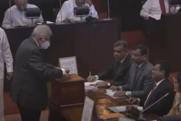 இலங்கை அதிபர் தேர்தல்; ரணில் விக்ரமசிங்கே வாக்களித்தார்