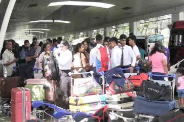 ஏமாற்றிய அதிகாரிகள்; விமான நிலையம் வந்து கவலையுடன் வீடு திரும்பிய போட்டியாளர்கள்