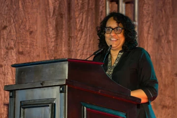 අගමැතිනියගෙන් සියලුම පාසල් විදුහල්පතිවරුන්ට සහ ගුරුවරුන්ට විශේෂ පණිවිඩයක්