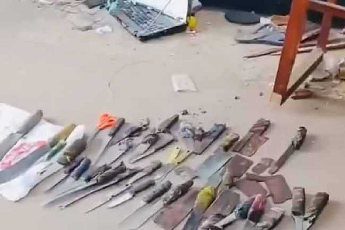நீர்கொழும்பு சிறை வன்முறை : கைதிகள் தாக்குதலுக்கு பயன்படுத்திய ஆயுதங்கள் கண்டுபிடிப்பு | Weapons Used By Inmates In Negombo Found நீர்கொழும்பு சிறை வன்முறை : கைதிகள் தாக்குதலுக்கு பயன்படுத்திய ஆயுதங்கள் கண்டுபிடிப்பு | Weapons Used By Inmates In Negombo Found