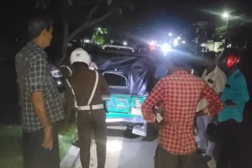 யாழில் முச்சக்கர வண்டியோடு மோதி கடைக்குள் புகுந்த டிப்பர் வாகனம்