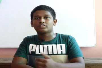 வாட்ஸ் ஆப்பிற்கு நிகரான செயலியை உருவாக்கிய 15 வயதேயான யாழ். மாணவன்!