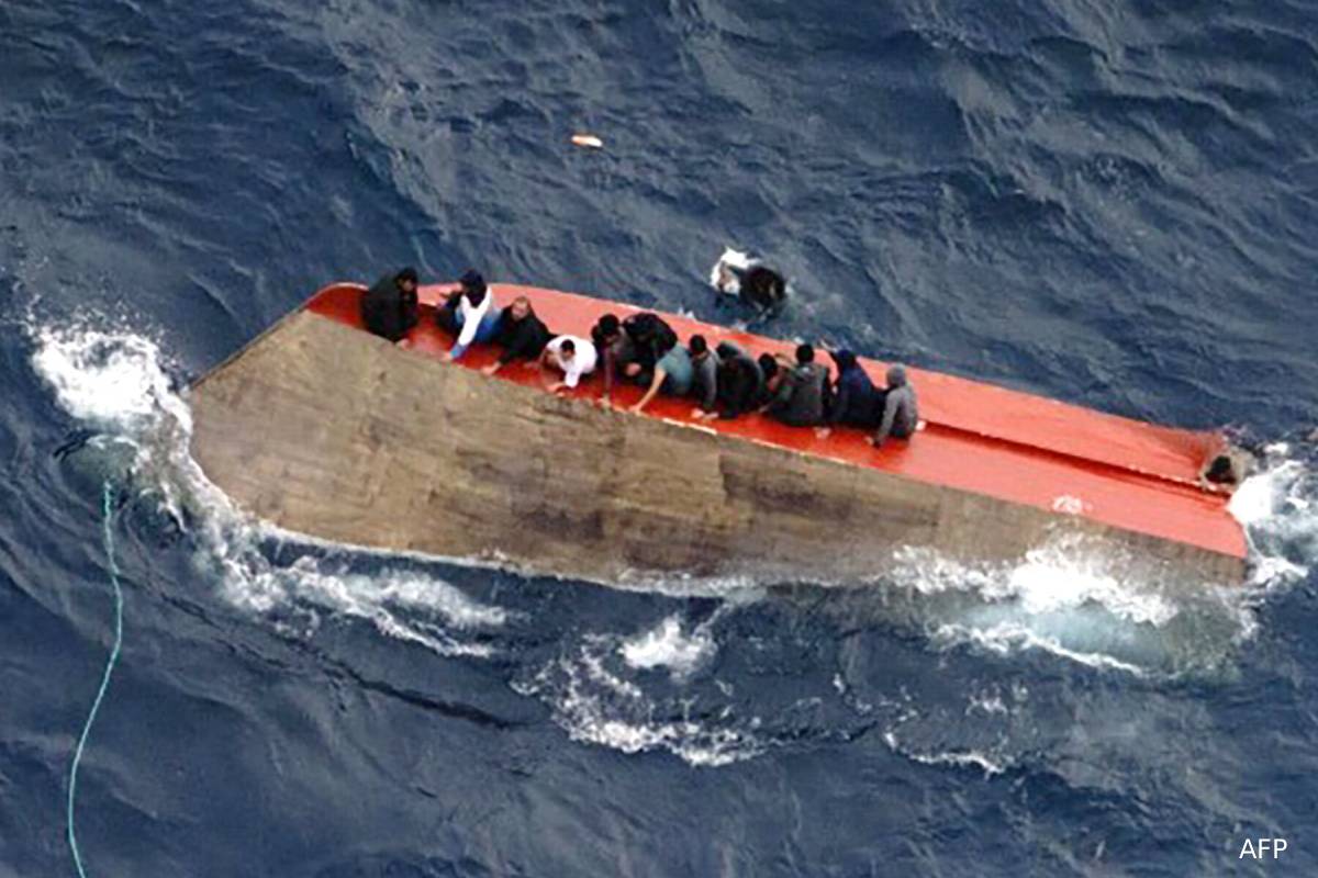 100 புலம்பெயர்வோருடன் பயணித்த படகு கவிழ்ந்து விபத்து: 70க்கும் அதிகமானோர் மாயம் | 70 People Missing In Boat Capsize In Mediterranean