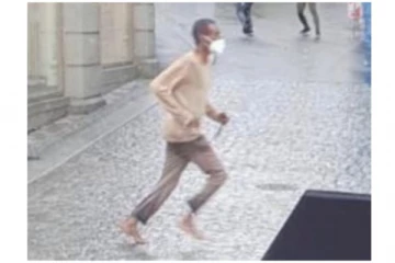 நடுங்க வைக்கும் சம்பவம் - பொதுமக்கள் மீது மர்ம நபர் கத்தியால் குத்தி வெறிச்செயல் - 3 பேர் பலி!