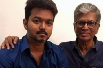 நடிகர்கள் ரஜினி மற்றும் விஜயகாந்த் உடன் தளபதி விஜய்யின் அப்பா..! பலரும் பார்த்திராத புகைப்படம்.