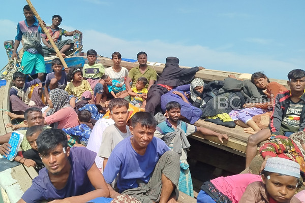 முல்லைத்தீவில்100 வெளிநாட்டவர்களுடன் கரையொதுங்கிய படகு | Boat With 100 Foreigners Stranded In Mullaitivu