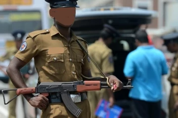 கட்டையால் அடிவாங்கிய பொலிஸ் கான்ஸ்டபிள்