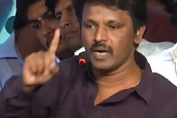 படத்தில் கைவைத்த பத்திரிக்கையாளருக்கு இப்படியொரு துரோகம்! இயக்குனர் சேரன் செய்த லீலை..