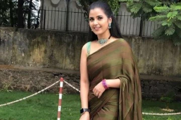 கார்த்திகை தீபம் சீரியல் புகழ் நடிகை ஜெனிபரின் அழகிய புகைப்படங்கள்