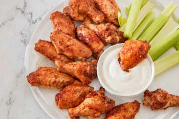 கோழி இறக்கைகளை திருடிய பாடசாலை அதிகாரி!