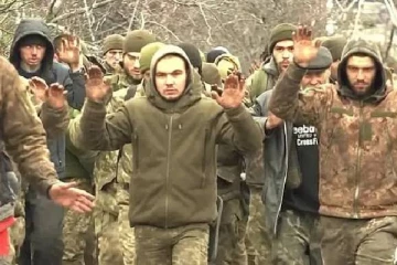 ரஷ்யாவிடம் சரணடைந்த உக்ரேனிய ராணுவ வீரர்கள்!