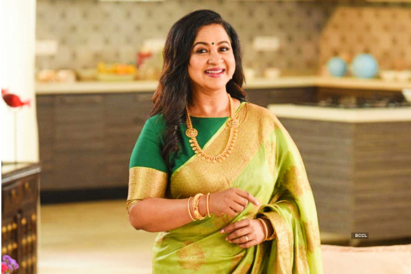 கையில் சிகரெட்டுடன் கம்பீரமாக நடிகை ராதிகா! சர்ச்சையை ஏற்படுத்தியுள்ள ஒற்றை புகைப்படம் | Raadhika Sarathkumar Character Poster Kolai Movie