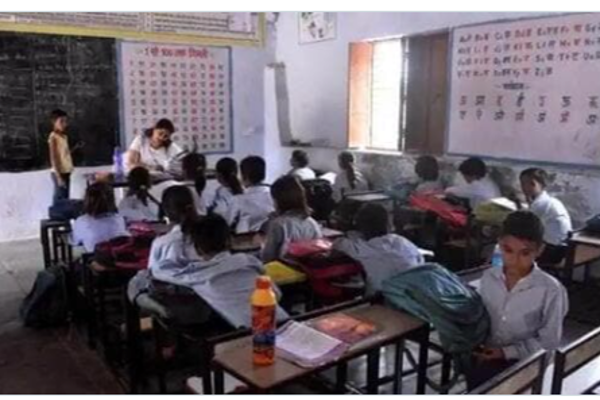 ஞாயிறுக்கு பதில் வெள்ளியில் விடுமுறை அளிக்கும் பள்ளிகள் - அதிர்ச்சியில் அரசு! - தமிழ்நாடு