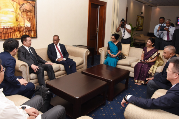 இந்தியாவை தொடர்ந்து இலங்கைக்குள் கலமிறங்கிய சீனத் தூதுக் குழு | A Chinese Delegation Arrived In Sri Lanka